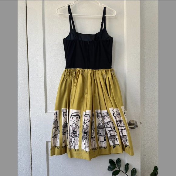 Size M Pinup Couture Dress in Commuters Print - Picture 3 of 5